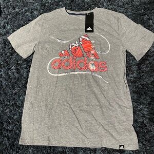 Adidas boys large tshirt